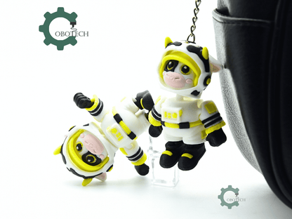 Cobotech-Astronaut Cow Articulated Keychain_05.png