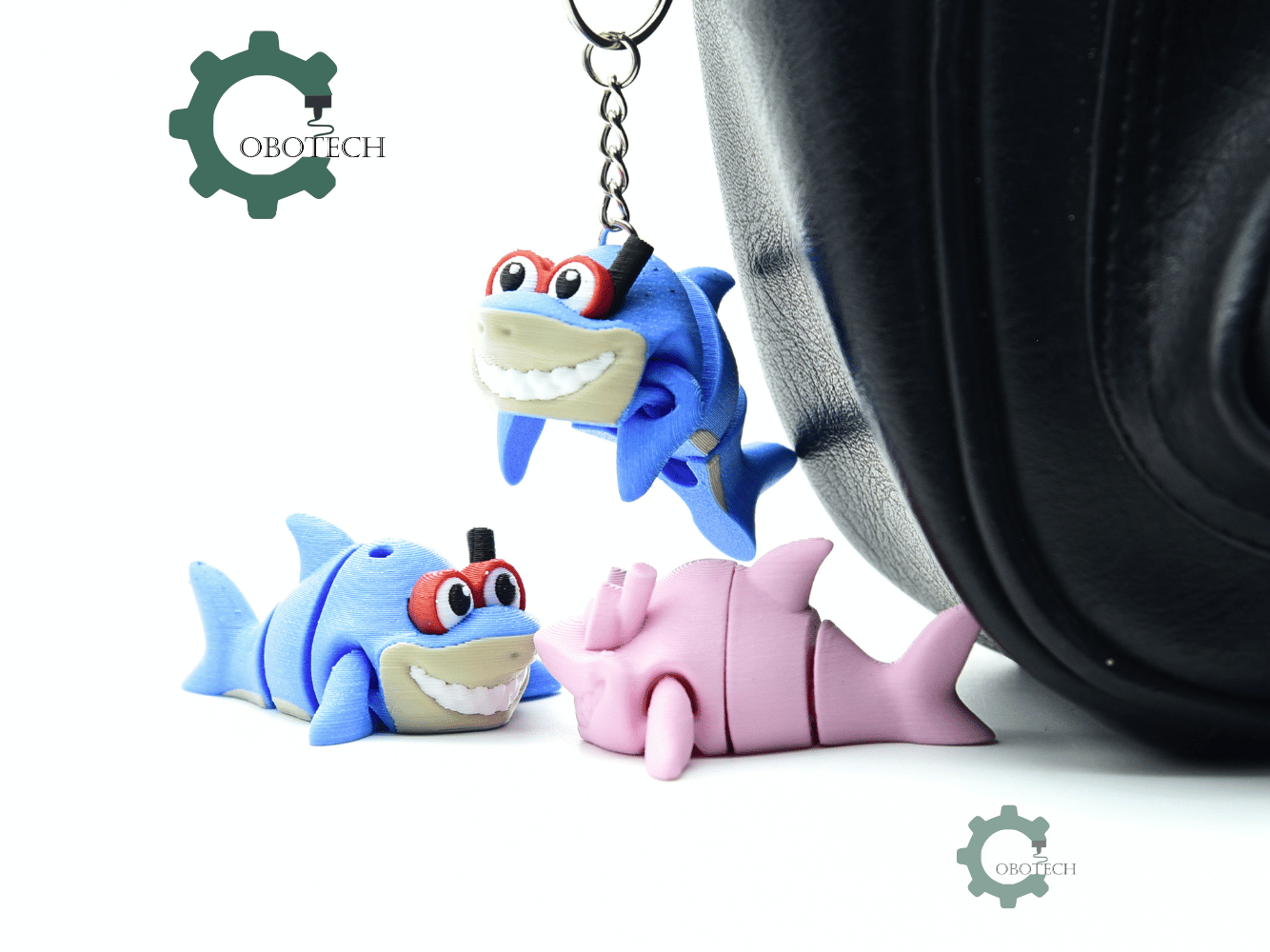 Cobotech-Playful Shark Diver Articulated Keychain_04.png