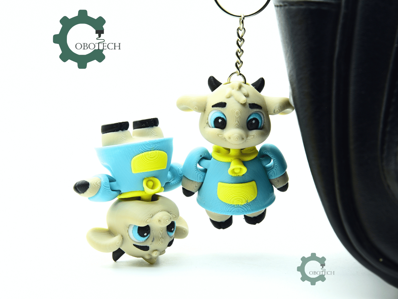 Cobotech-Chubby Bell Cow Articulated Keychain_05.png