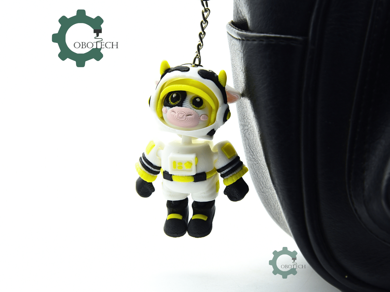Cobotech-Astronaut Cow Articulated Keychain_06.png