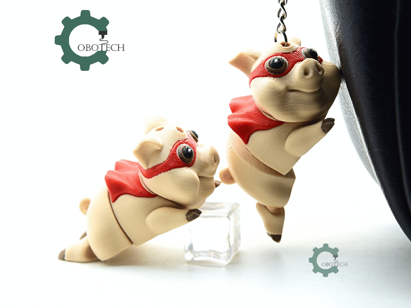 Cobotech-Playful Superhero Pig Articulated Keychain_05.png