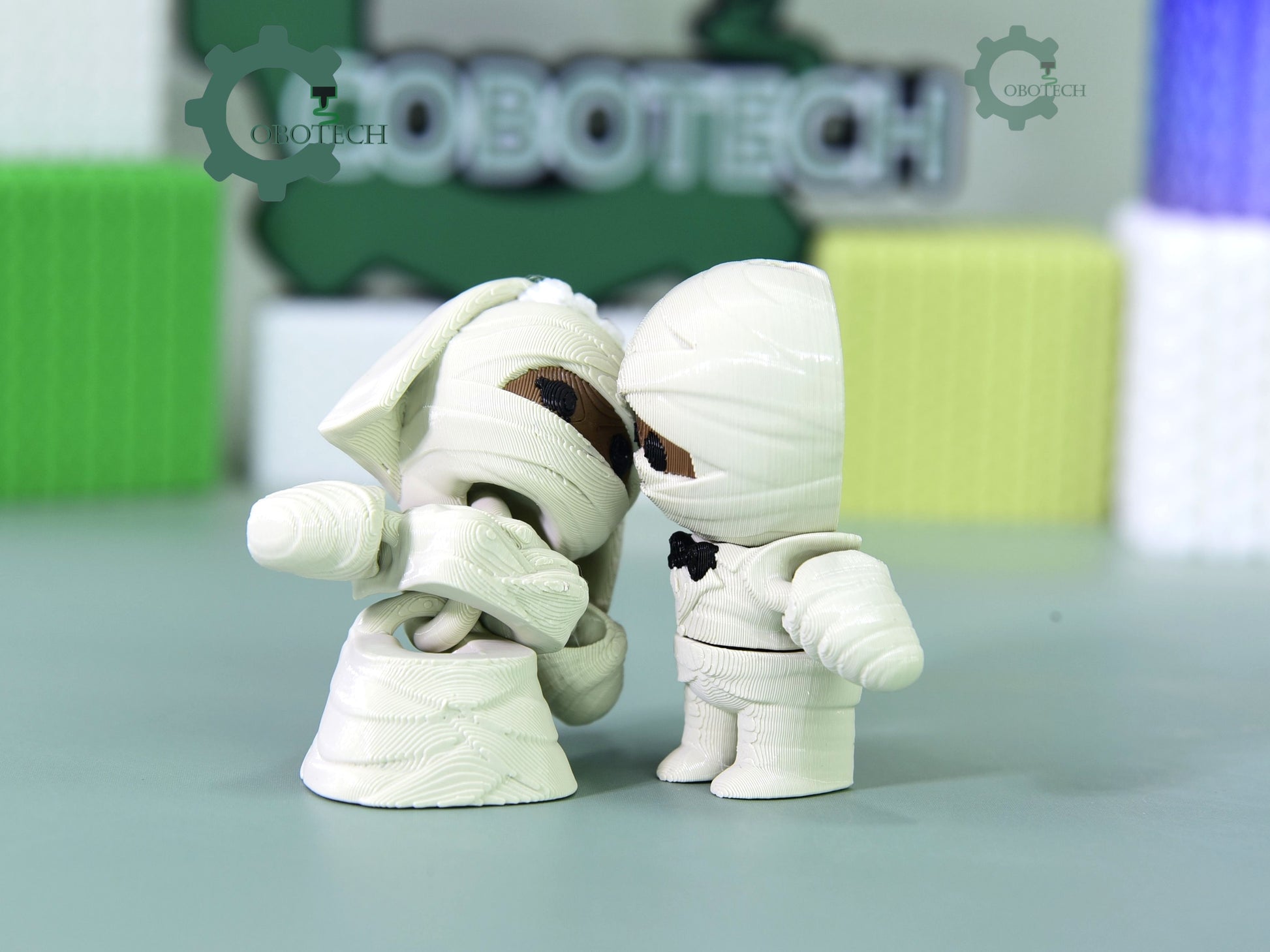 Cobotech-Mummy Bride and Groom Articulated Keychain_05.jpg