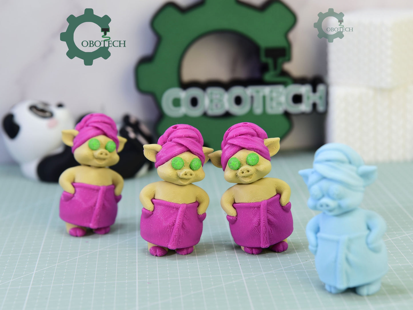 Cobotech-Spa Piggy Articulated Keychain_03.jpg
