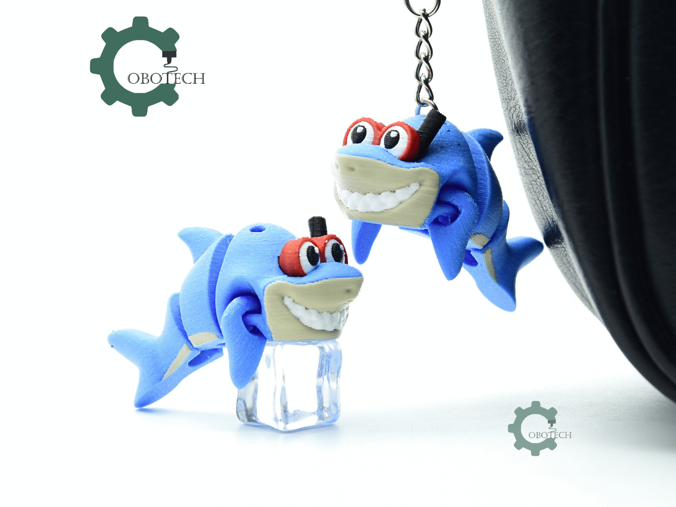 Cobotech-Playful Shark Diver Articulated Keychain_05.png