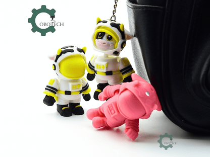Cobotech-Astronaut Cow Articulated Keychain_04.png