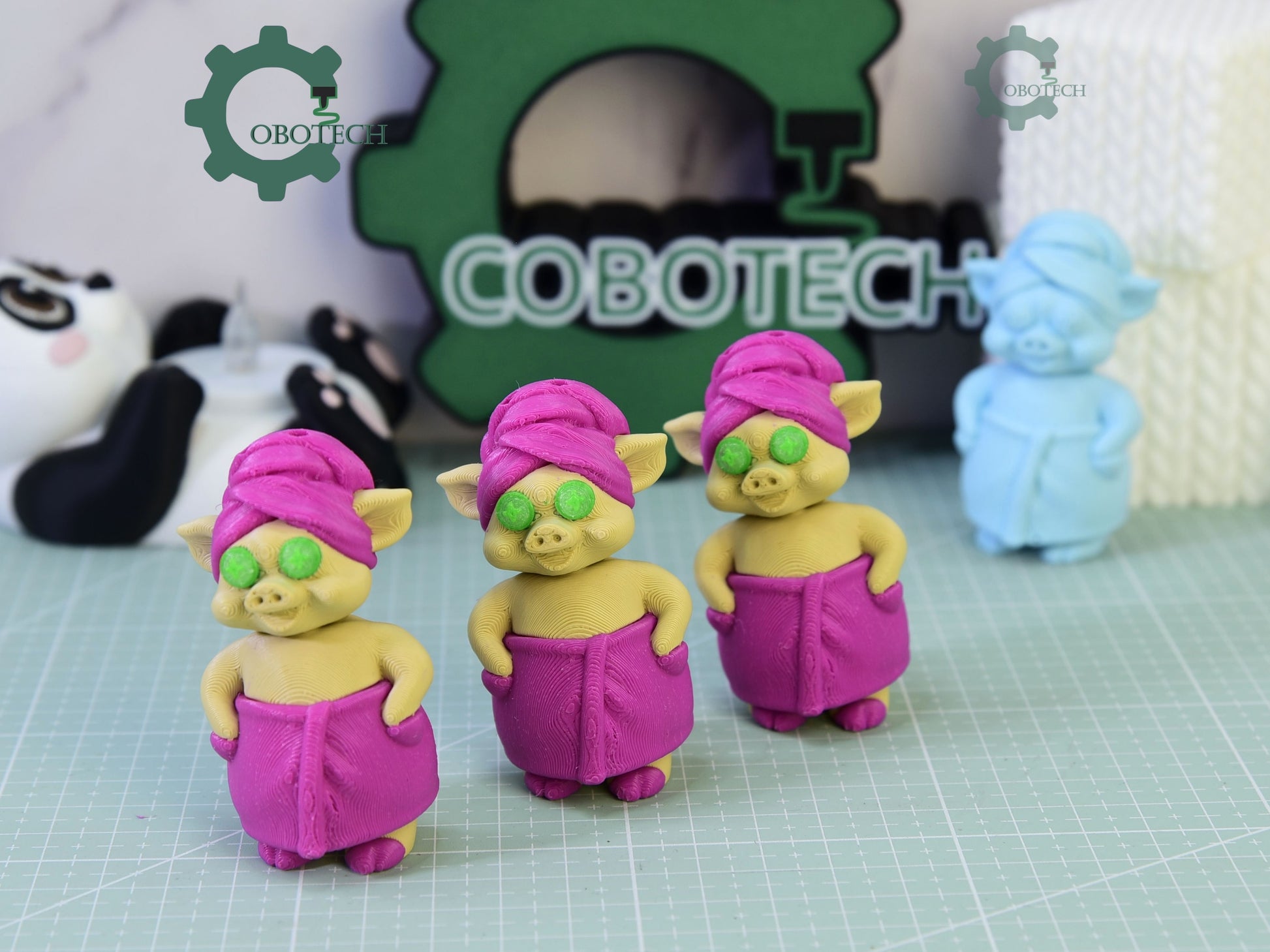 Cobotech-Spa Piggy Articulated Keychain_04.jpg